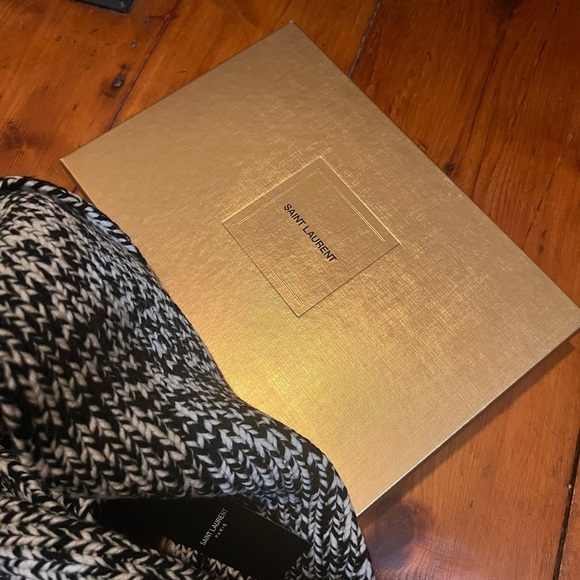 YSL Yves Saint Laurent NWT long black white woven wool unisex scarf w/ box - Picture 5 of 6